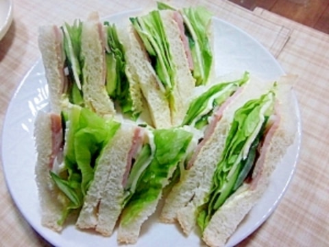 ハム・チーズ・野菜のサンドイッチ